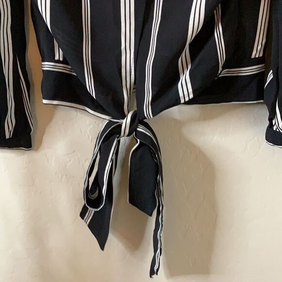 Japna Blue & white striped blouse open back with tie at bottom cropped length XS - Picture 4 of 5